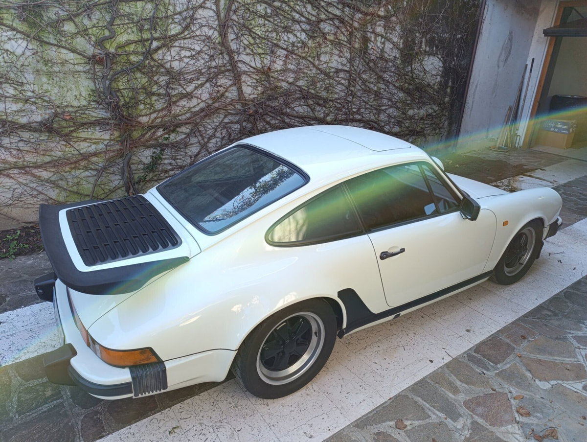 Porsche 911 Coupé Carrera 3.2 (5)