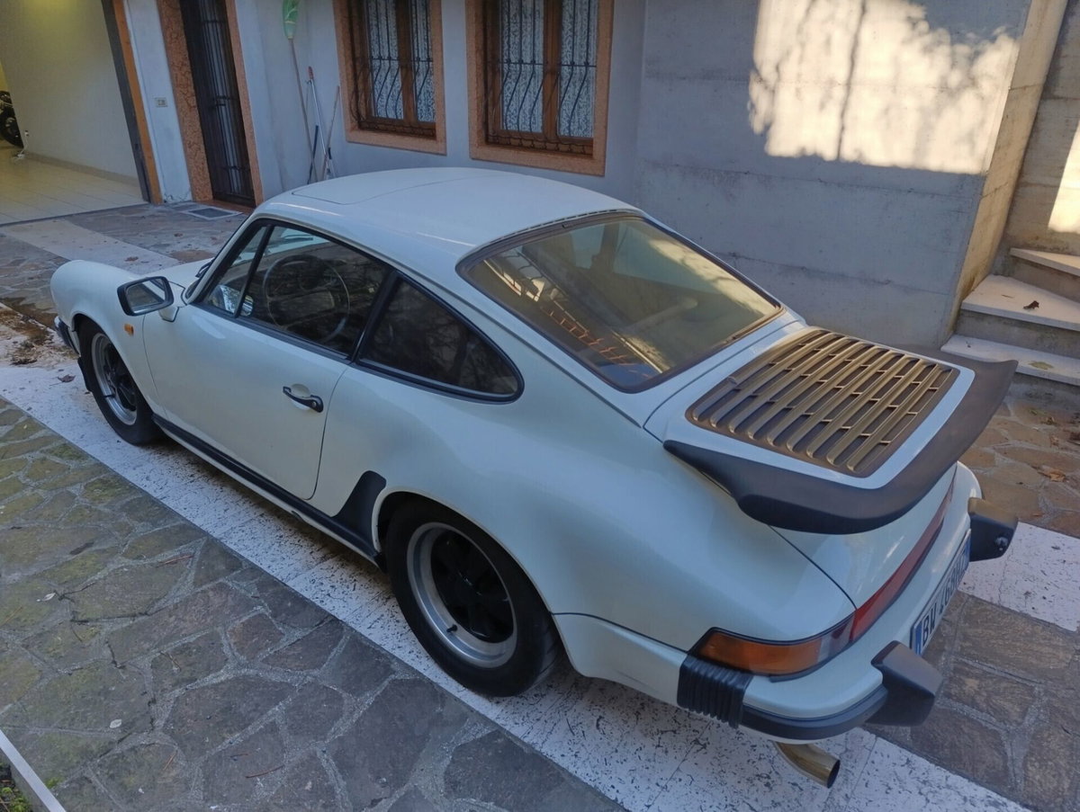 Porsche 911 Coupé Carrera 3.2 (8)