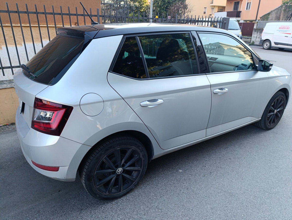 Skoda Fabia 1.0 MPI 60 CV Design Edition (4)