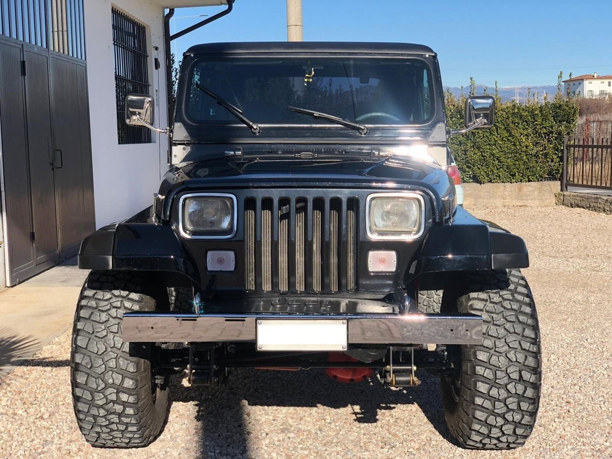 Jeep Wrangler 2.5 Laredo (2)