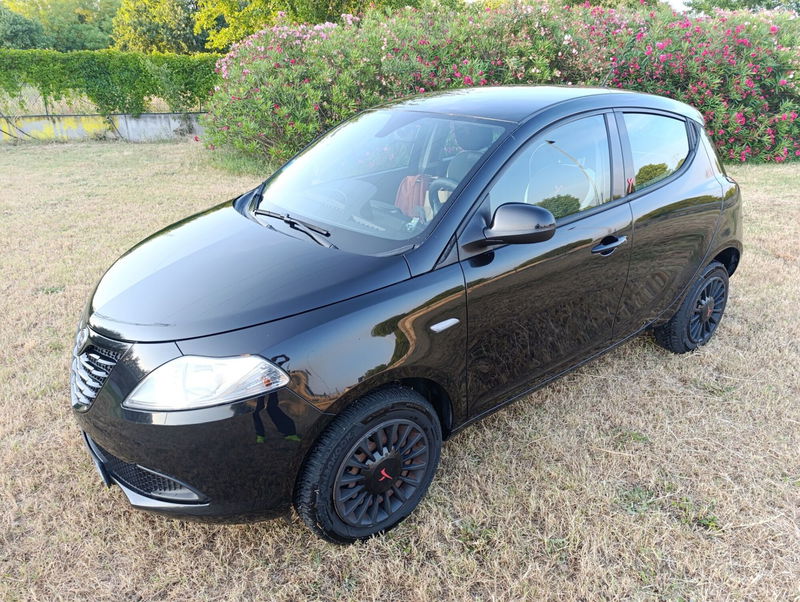 Lancia Ypsilon 0.9 TwinAir 85 CV 5 porte Metano Ecochic Elefantino