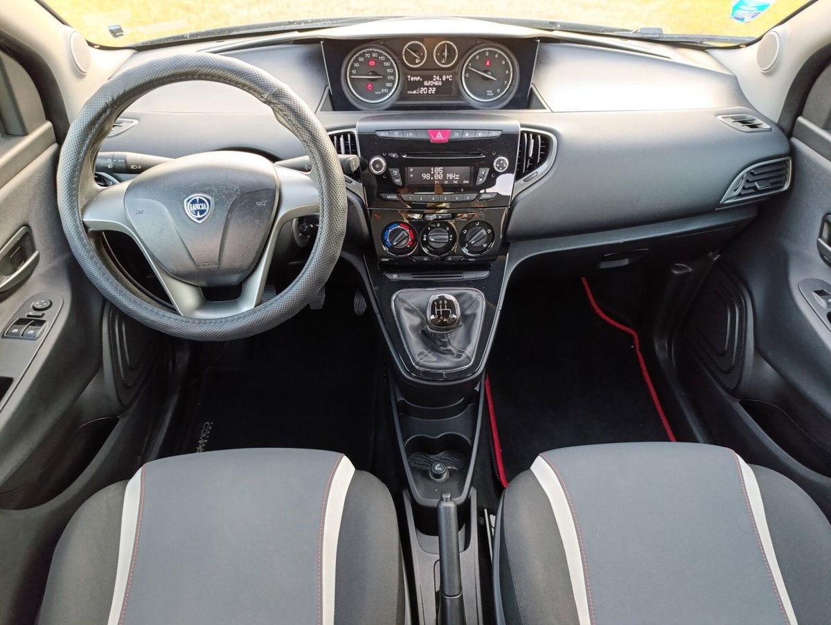 Lancia Ypsilon 0.9 TwinAir 85 CV 5 porte Metano Ecochic Elefantino (2)
