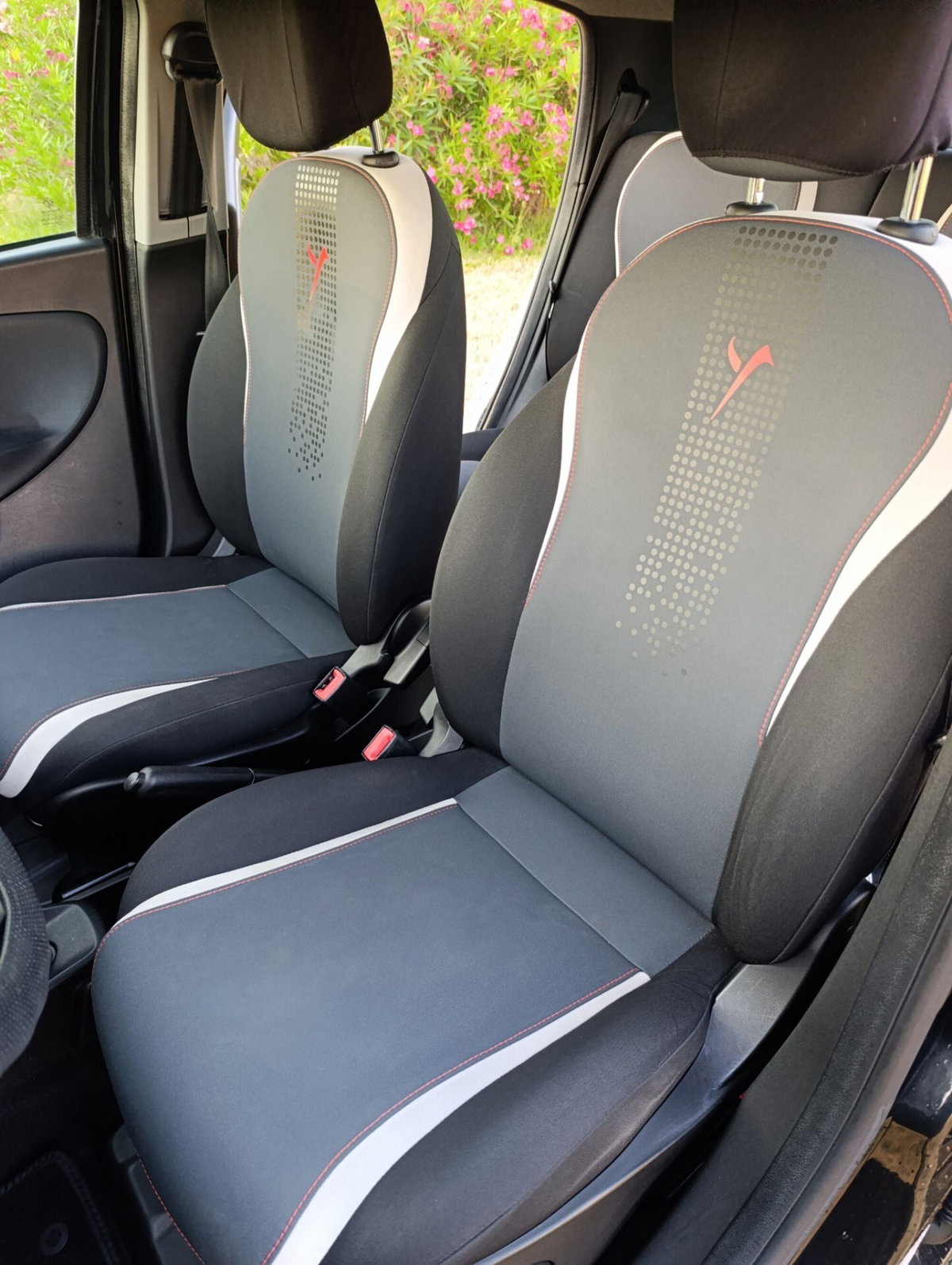 Lancia Ypsilon 0.9 TwinAir 85 CV 5 porte Metano Ecochic Elefantino (4)