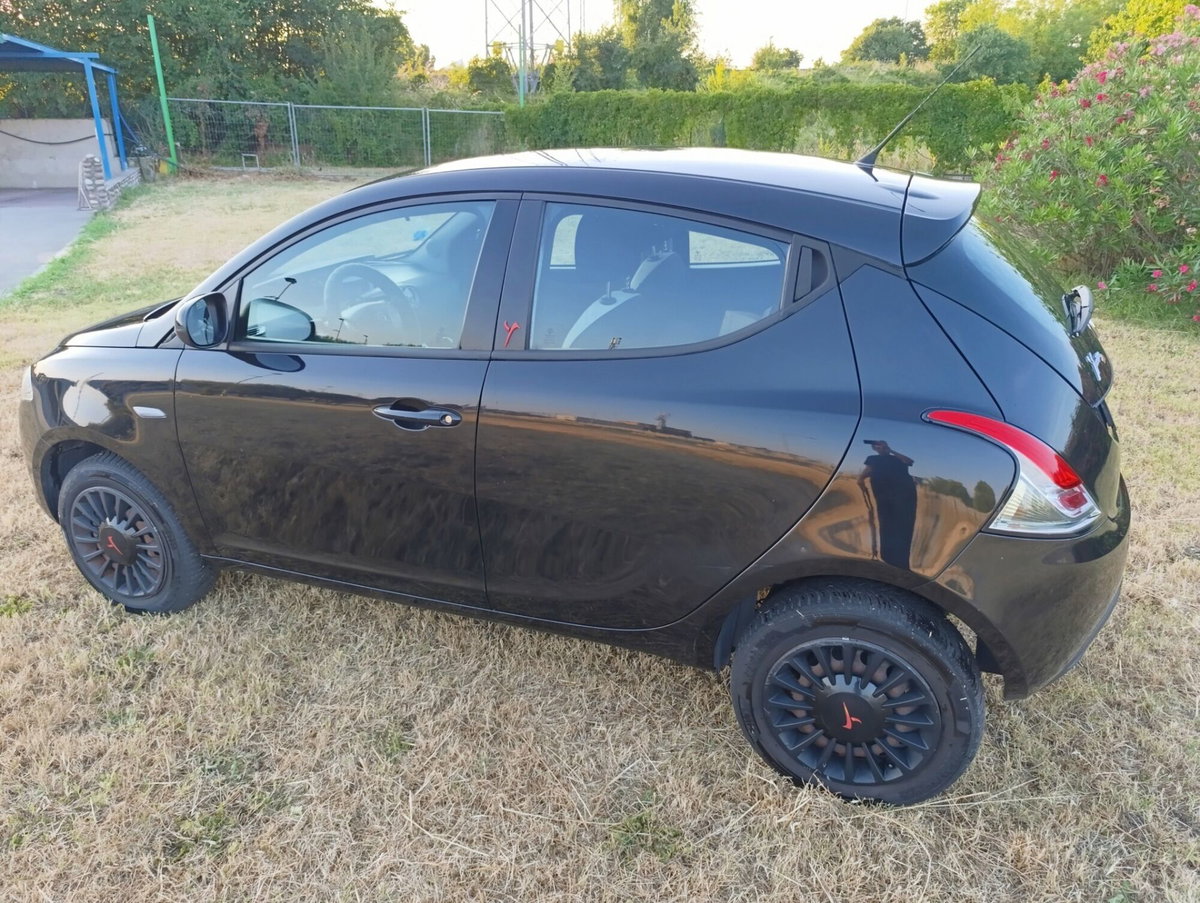 Lancia Ypsilon 0.9 TwinAir 85 CV 5 porte Metano Ecochic Elefantino (9)