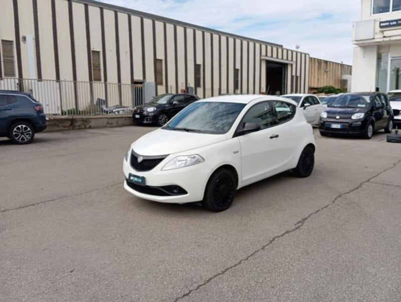 Lancia Ypsilon 1.0 FireFly 5 porte S&S Hybrid Ecochic Silver