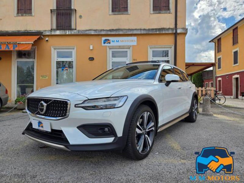Volvo V60 Cross Country 2.0 b4 Ultimate awd auto