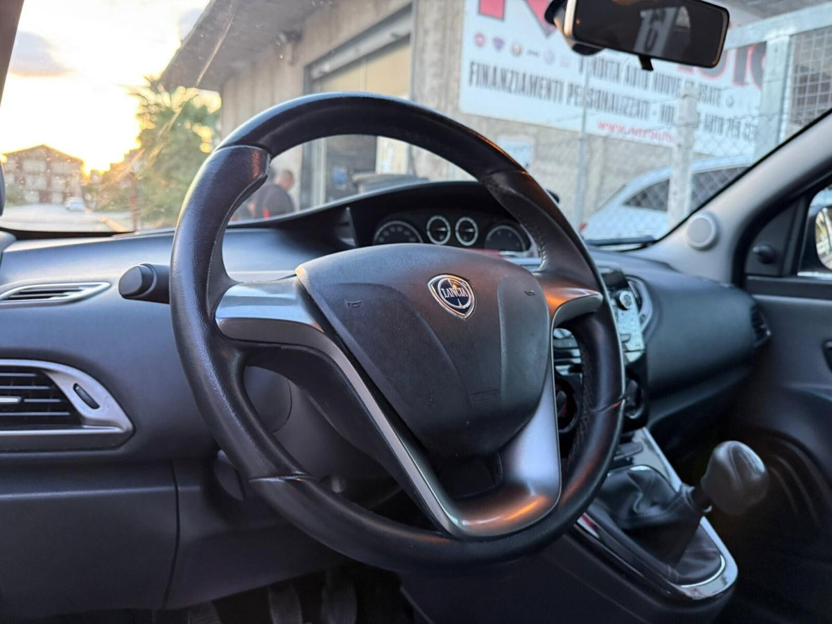 Lancia Ypsilon 1.3 MJT 16V 95 CV 5 porte S&S Platinum (12)