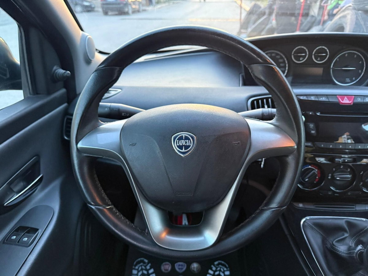 Lancia Ypsilon 1.3 MJT 16V 95 CV 5 porte S&S Platinum (16)