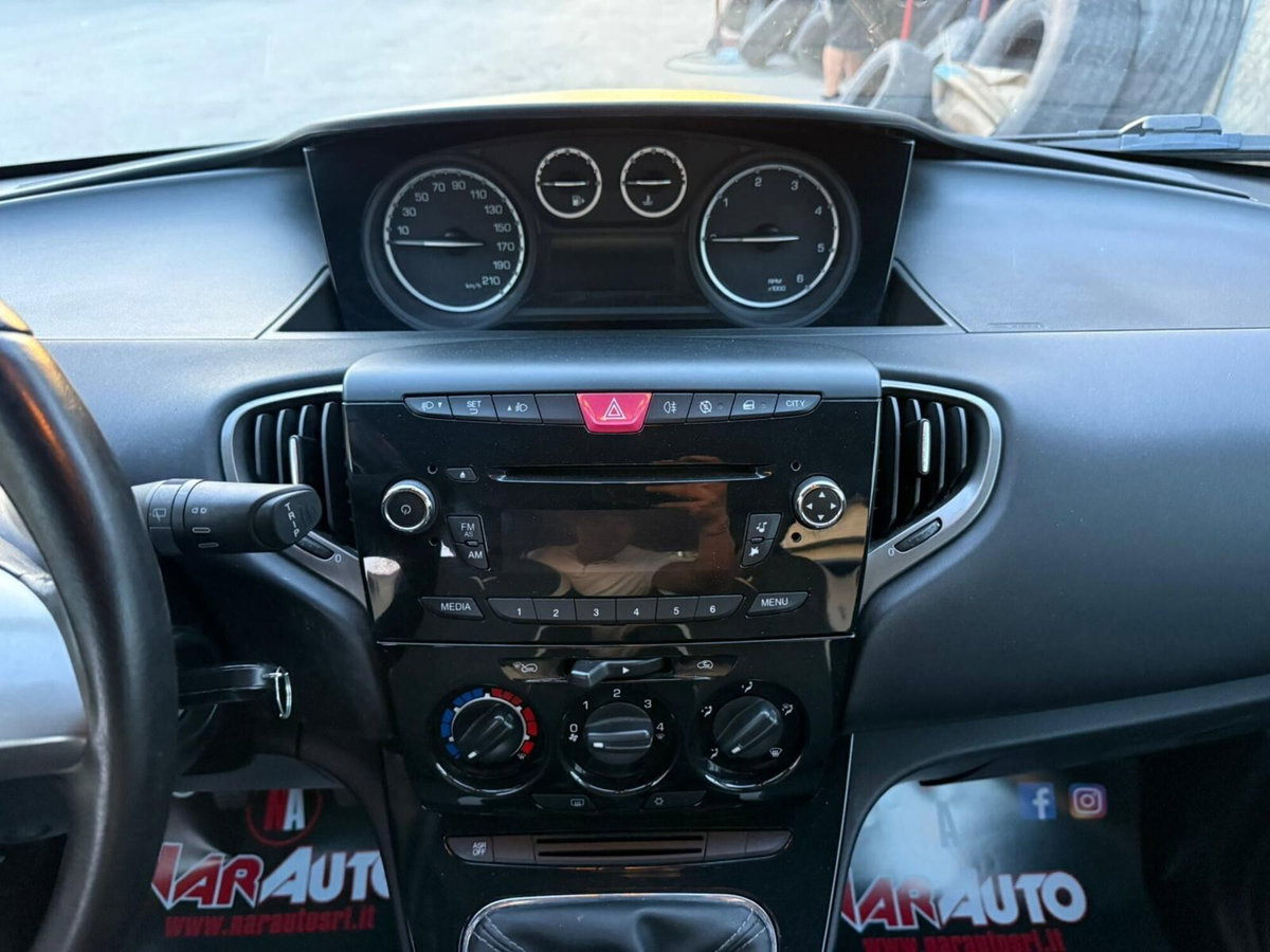 Lancia Ypsilon 1.3 MJT 16V 95 CV 5 porte S&S Platinum (17)