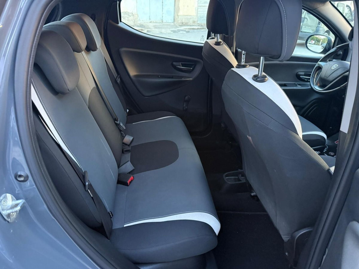 Lancia Ypsilon 1.3 MJT 16V 95 CV 5 porte S&S Platinum (19)