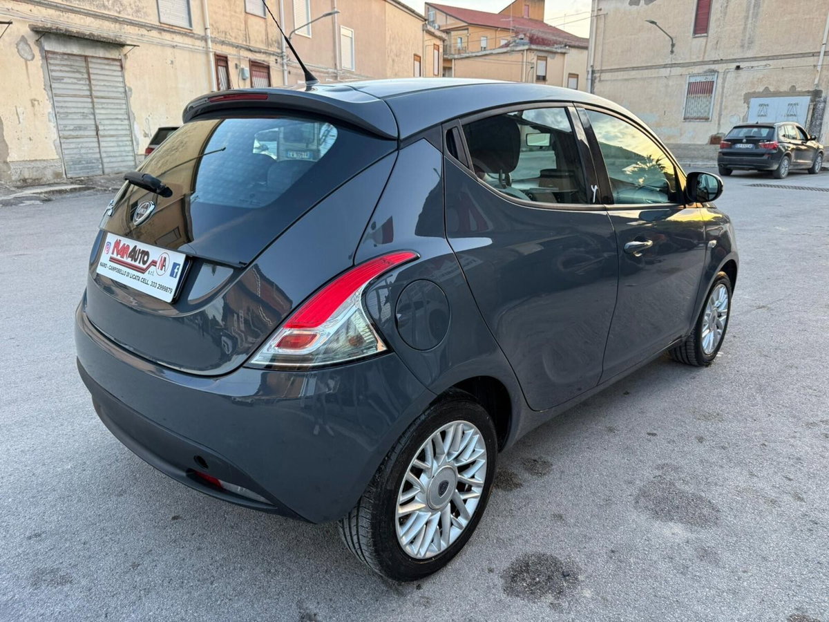 Lancia Ypsilon 1.3 MJT 16V 95 CV 5 porte S&S Platinum (5)
