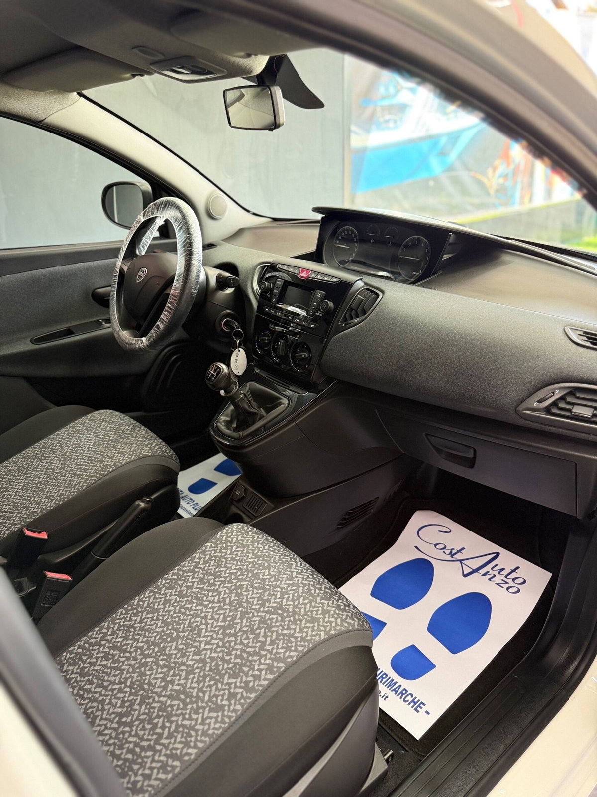 Lancia Ypsilon 0.9 TwinAir 5 porte Metano Ecochic Gold (10)