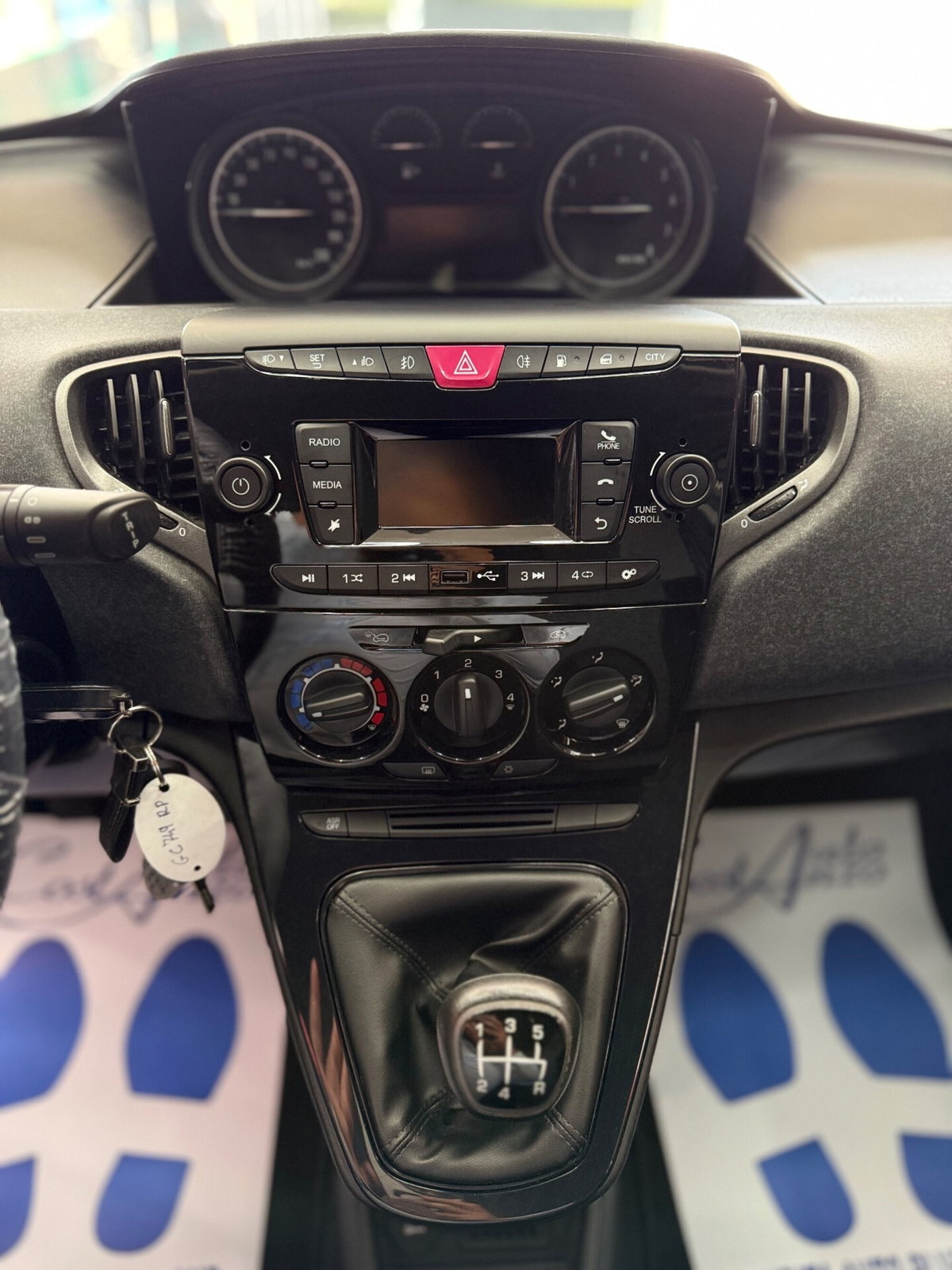 Lancia Ypsilon 0.9 TwinAir 5 porte Metano Ecochic Gold (12)