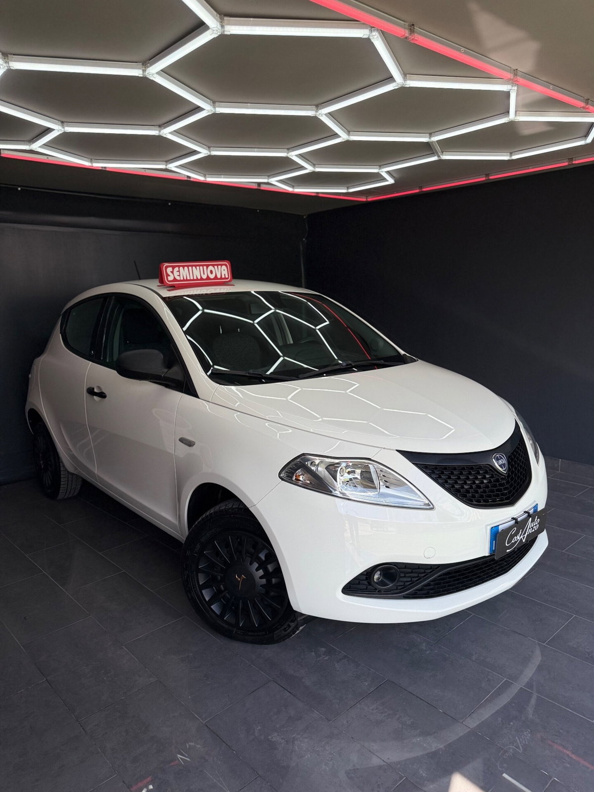Lancia Ypsilon 0.9 TwinAir 5 porte Metano Ecochic Gold (2)