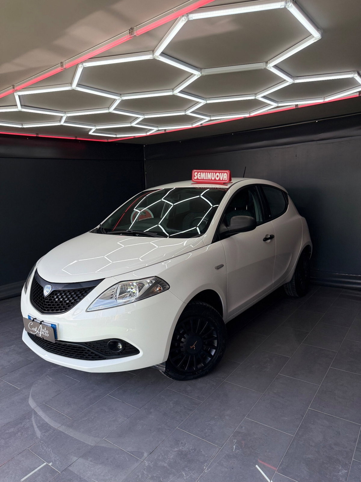 Lancia Ypsilon 0.9 TwinAir 5 porte Metano Ecochic Gold (4)