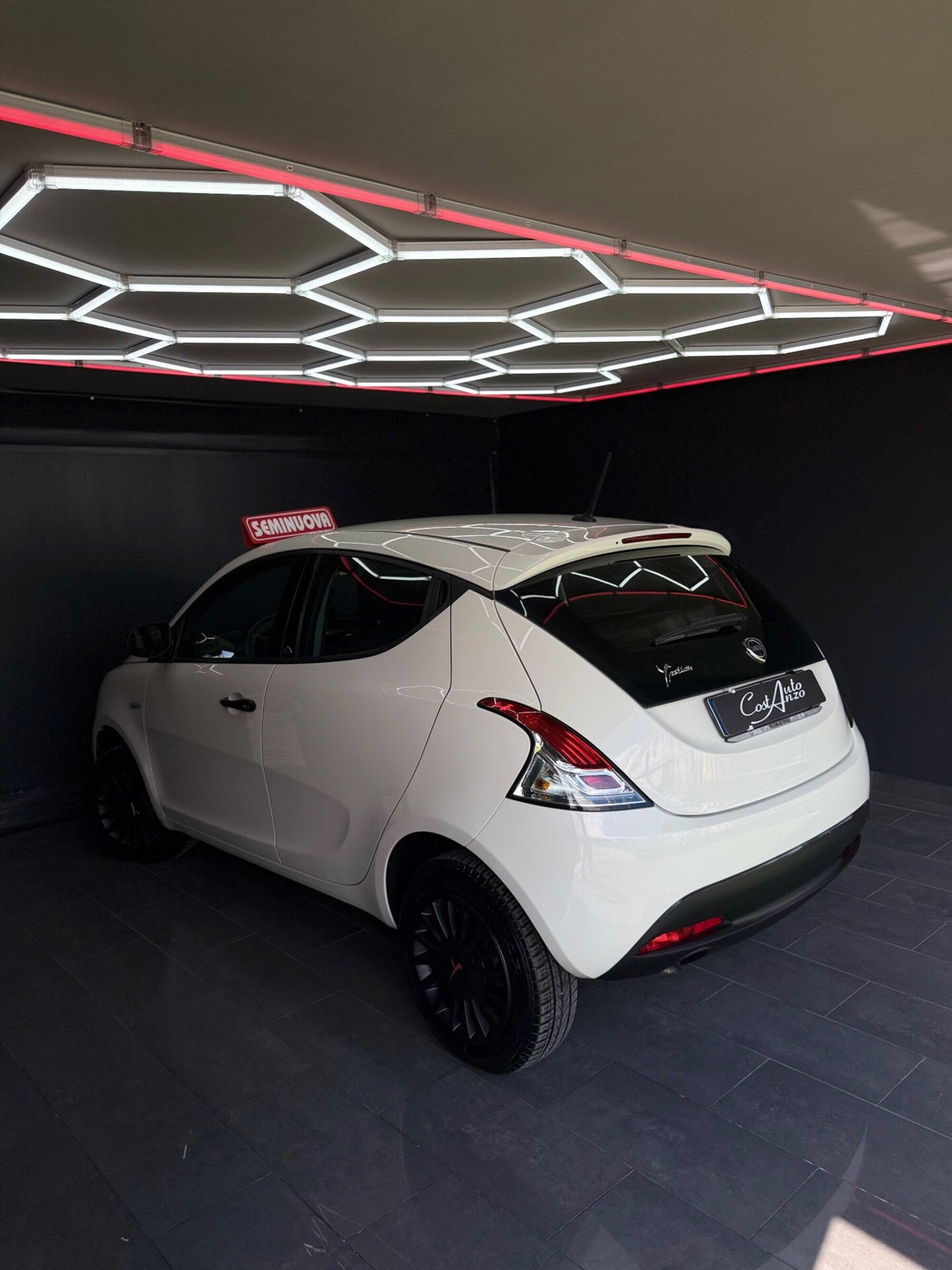 Lancia Ypsilon 0.9 TwinAir 5 porte Metano Ecochic Gold (5)