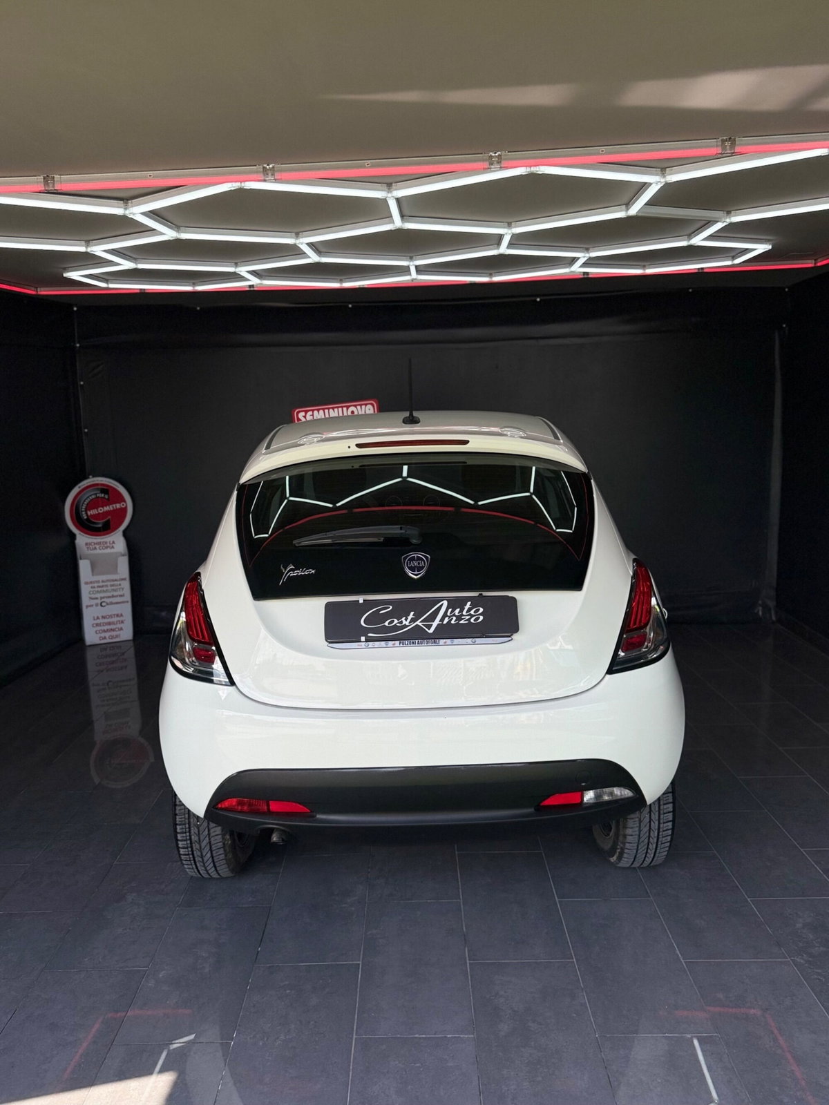 Lancia Ypsilon 0.9 TwinAir 5 porte Metano Ecochic Gold (6)