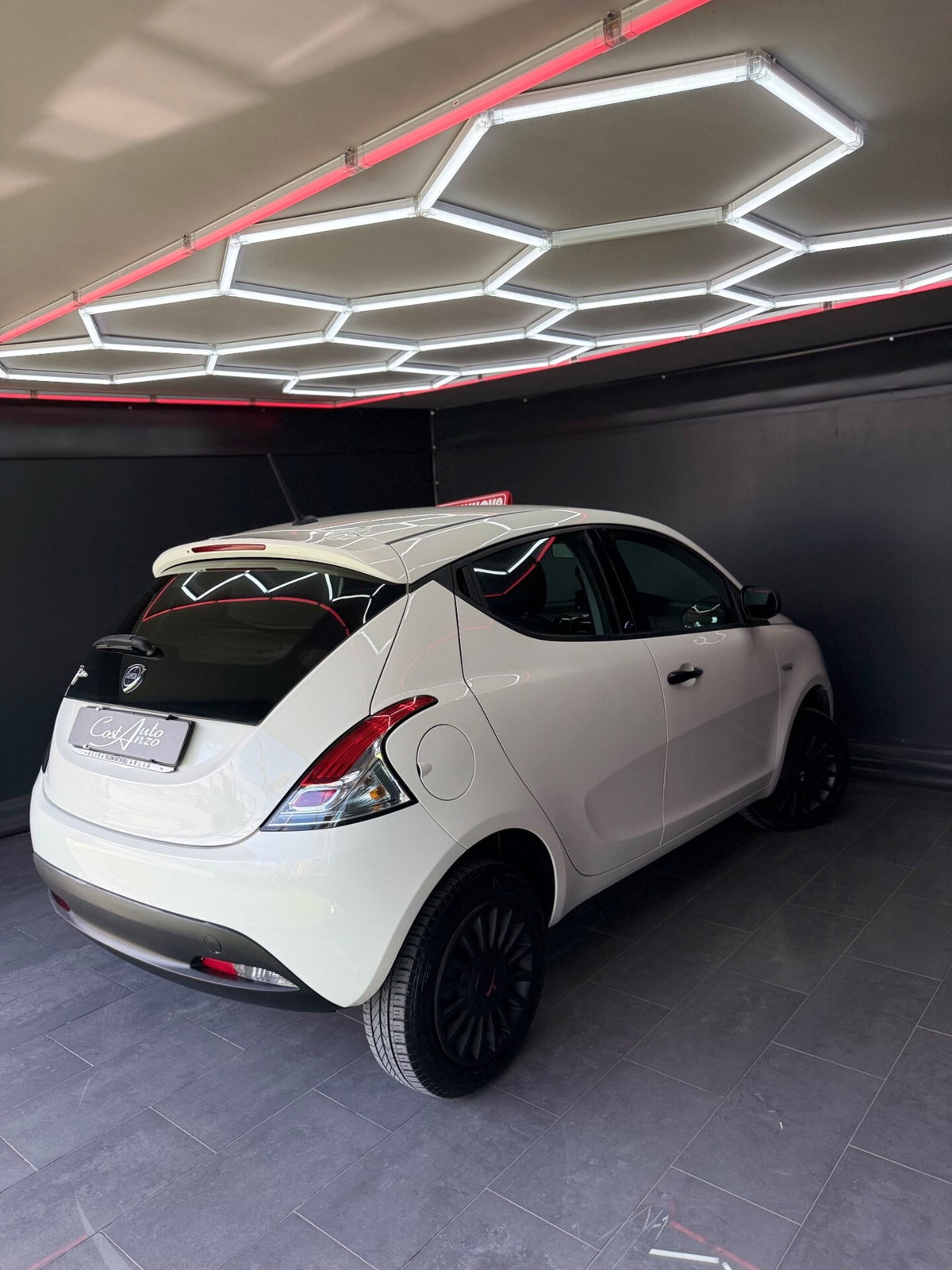 Lancia Ypsilon 0.9 TwinAir 5 porte Metano Ecochic Gold (7)