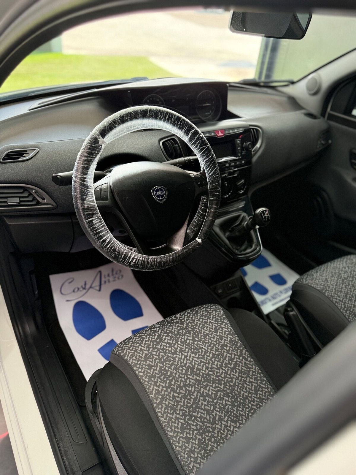 Lancia Ypsilon 0.9 TwinAir 5 porte Metano Ecochic Gold (8)
