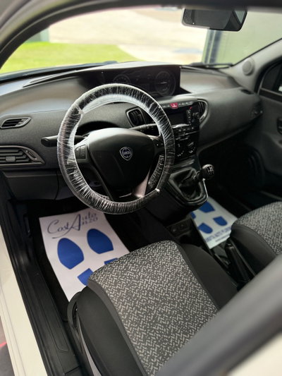 Lancia Ypsilon 0.9 TwinAir 5 porte Metano Ecochic Gold (8)