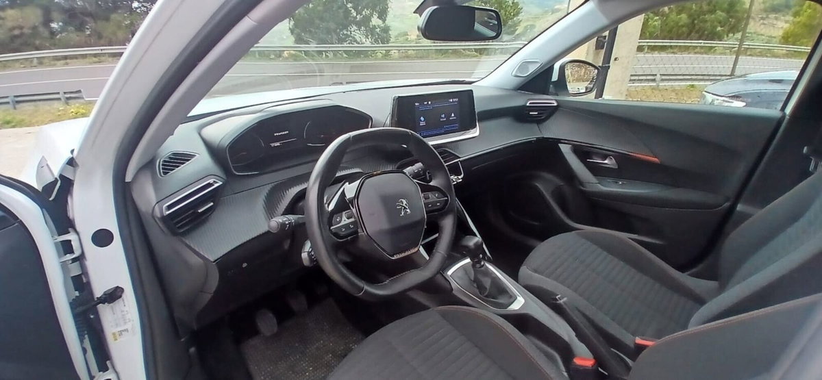 Peugeot 2008 BlueHDi 110 S&S Allure Pack (10)