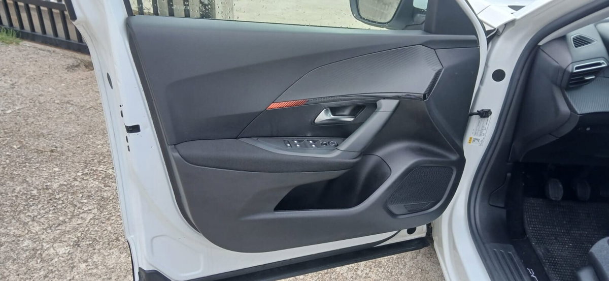 Peugeot 2008 BlueHDi 110 S&S Allure Pack (15)