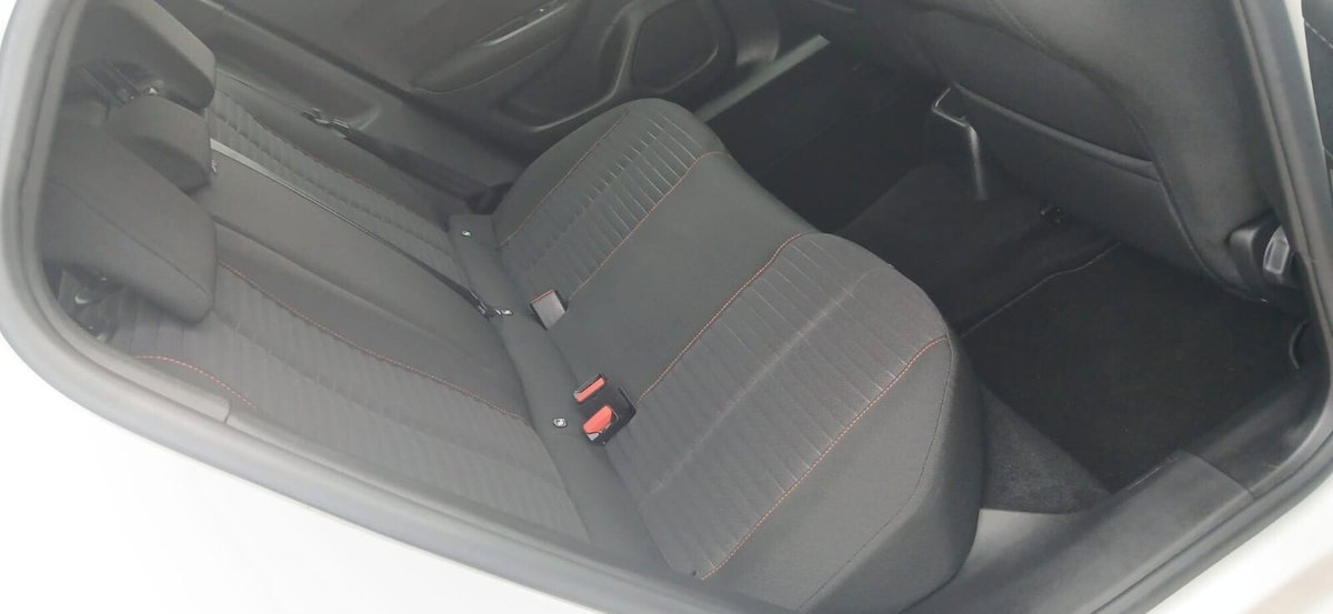 Peugeot 2008 BlueHDi 110 S&S Allure Pack (19)