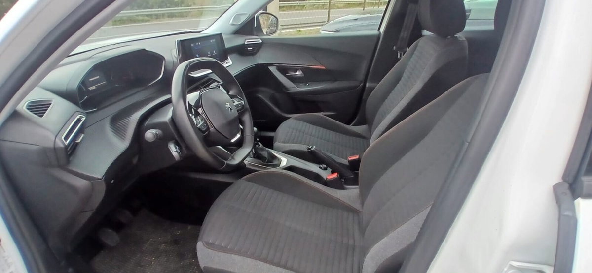 Peugeot 2008 BlueHDi 110 S&S Allure Pack (8)