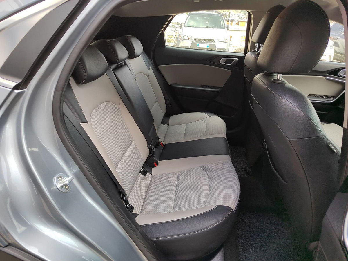 Kia XCeed 1.6 CRDi 115 CV Style (17)
