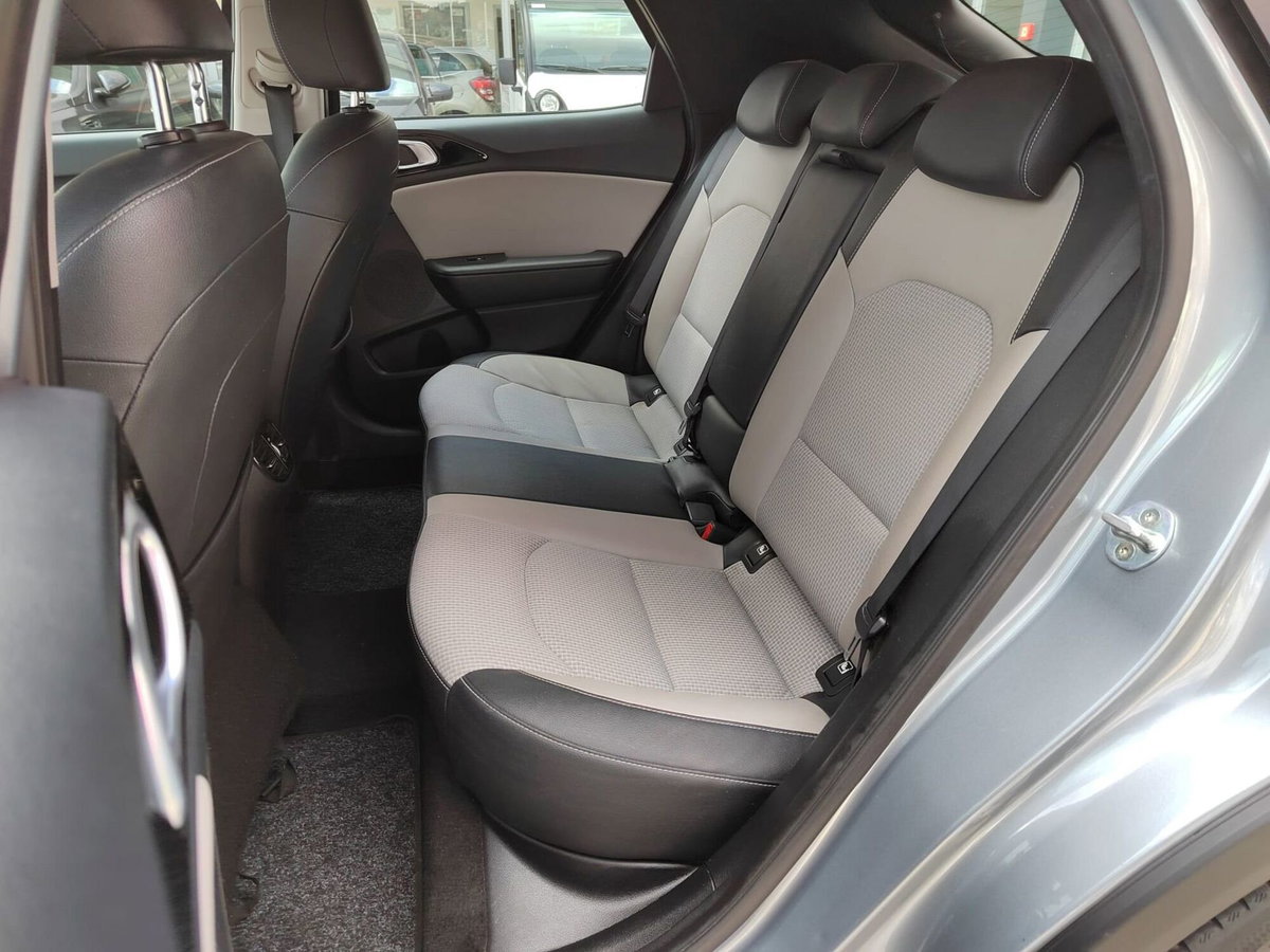 Kia XCeed 1.6 CRDi 115 CV Style (7)