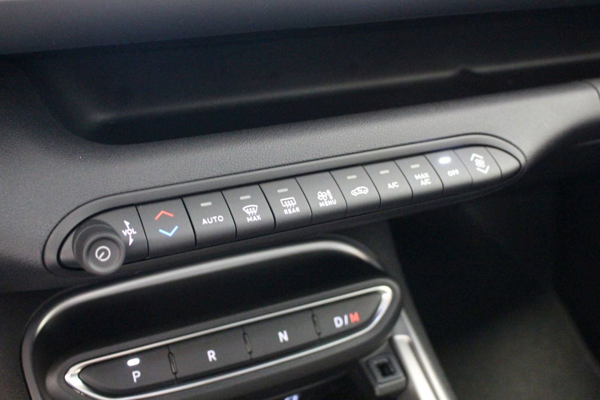 Jeep Avenger 1.2 turbo e-hybrid mhev Summit fwd 110cv edct6 (13)