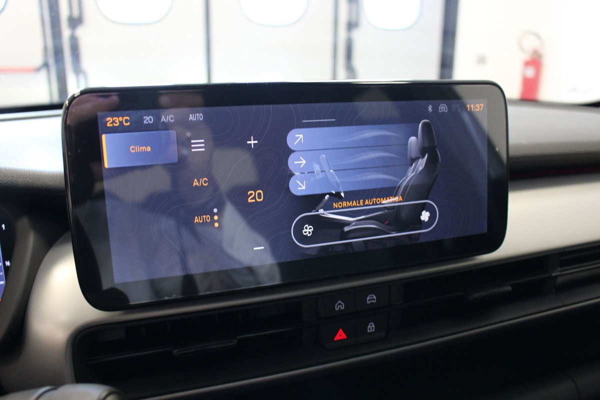 Jeep Avenger 1.2 turbo e-hybrid mhev Summit fwd 110cv edct6 (19)