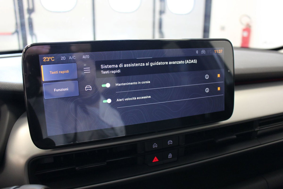 Jeep Avenger 1.2 turbo e-hybrid mhev Summit fwd 110cv edct6 (20)