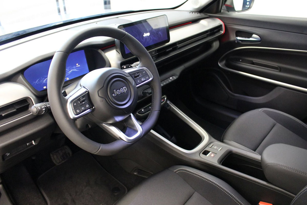 Jeep Avenger 1.2 turbo e-hybrid mhev Summit fwd 110cv edct6 (7)