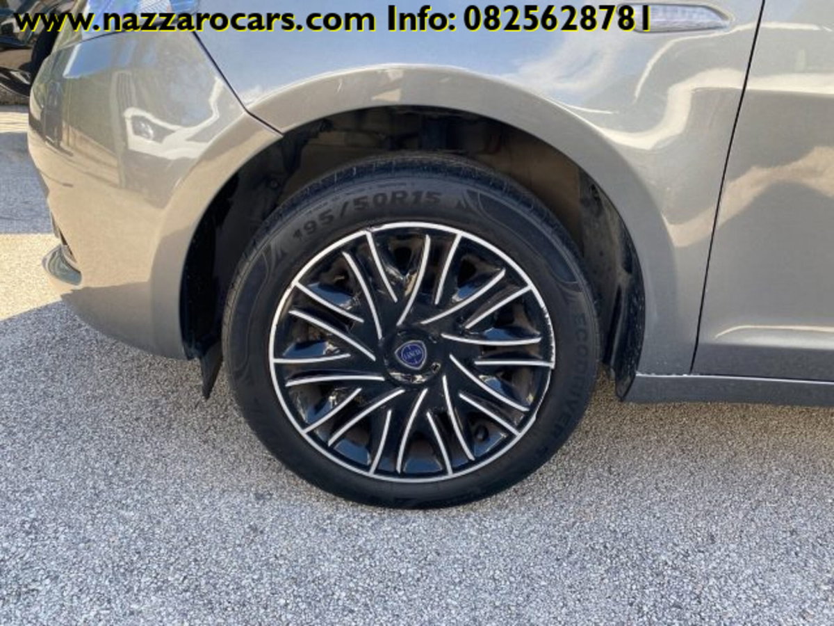 Lancia Ypsilon 1.0 FireFly 5 porte S&S Hybrid Ecochic Gold (19)
