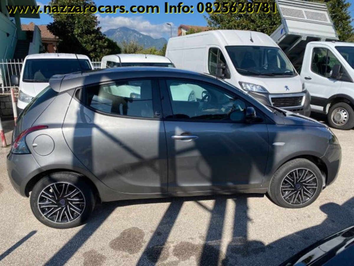 Lancia Ypsilon 1.0 FireFly 5 porte S&S Hybrid Ecochic Gold (3)