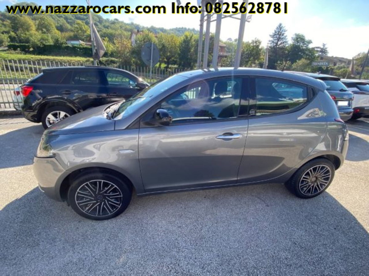 Lancia Ypsilon 1.0 FireFly 5 porte S&S Hybrid Ecochic Gold (4)