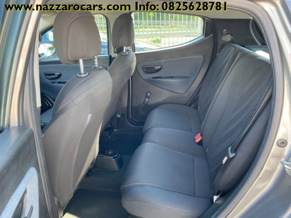 Lancia Ypsilon 1.0 FireFly 5 porte S&S Hybrid Ecochic Gold (7)