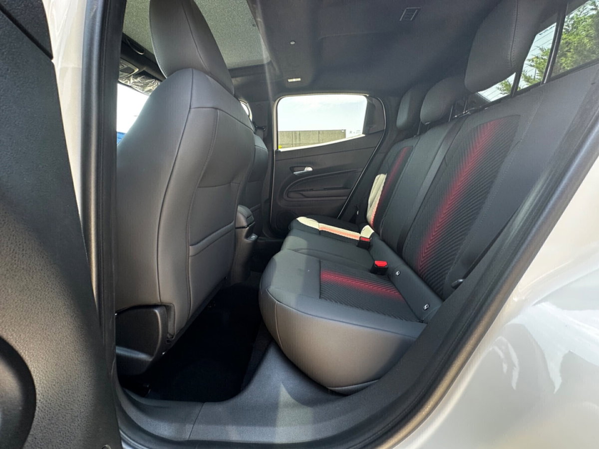 Alfa Romeo Junior 1.2 ibrida Speciale 145cv edct6 (12)