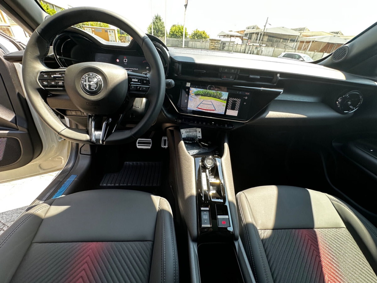 Alfa Romeo Junior 1.2 ibrida Speciale 145cv edct6 (13)