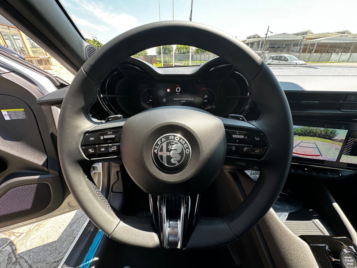 Alfa Romeo Junior 1.2 ibrida Speciale 145cv edct6 (14)