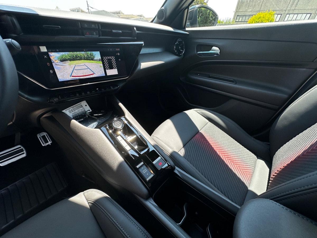 Alfa Romeo Junior 1.2 ibrida Speciale 145cv edct6 (15)
