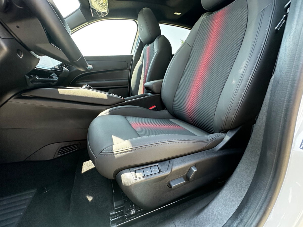 Alfa Romeo Junior 1.2 ibrida Speciale 145cv edct6 (18)