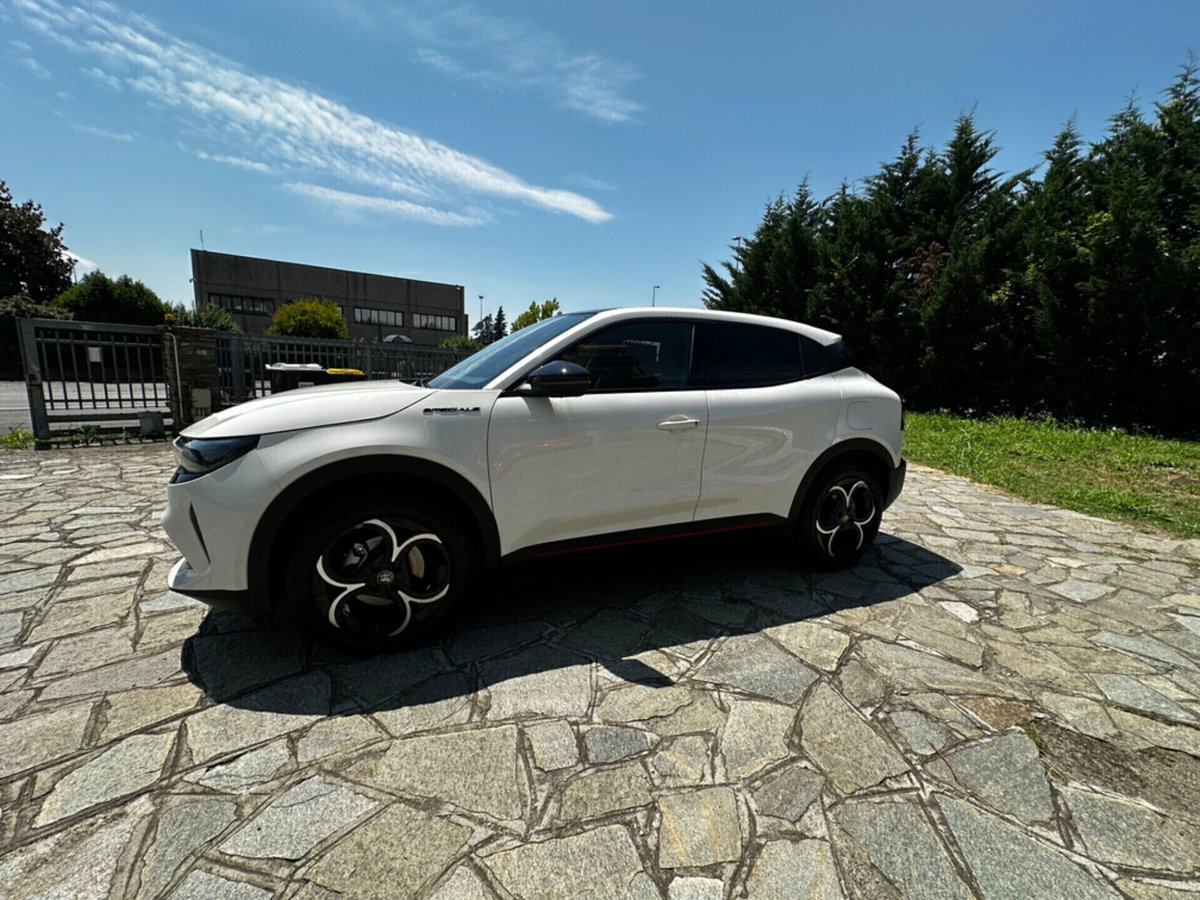 Alfa Romeo Junior 1.2 ibrida Speciale 145cv edct6 (5)