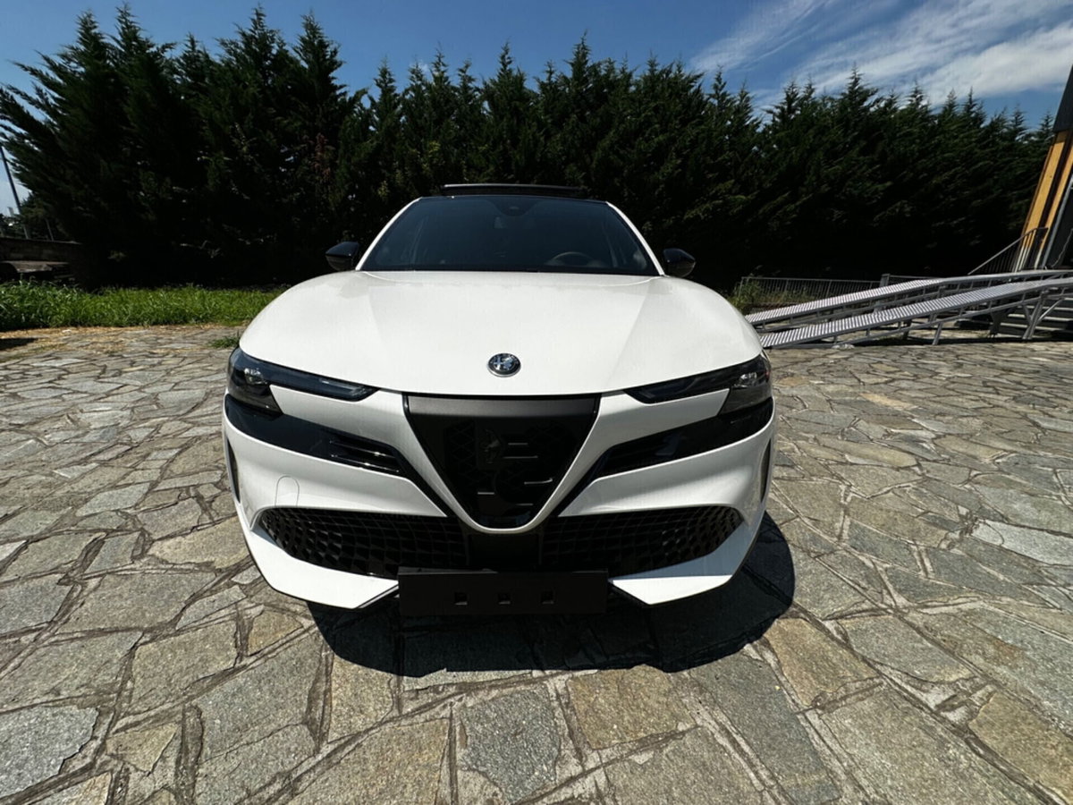 Alfa Romeo Junior 1.2 ibrida Speciale 145cv edct6 (6)