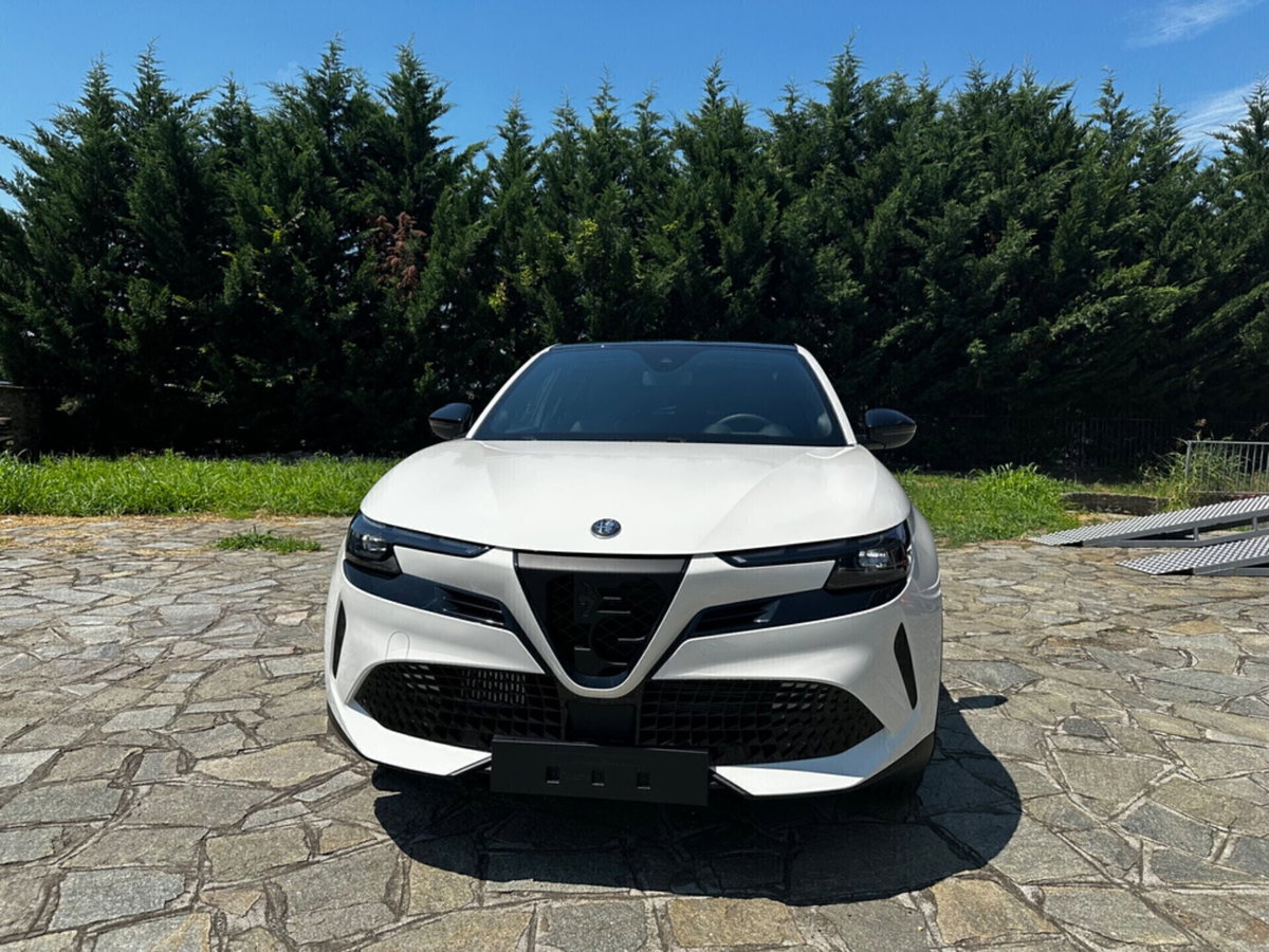 Alfa Romeo Junior 1.2 ibrida Speciale 145cv edct6 (7)