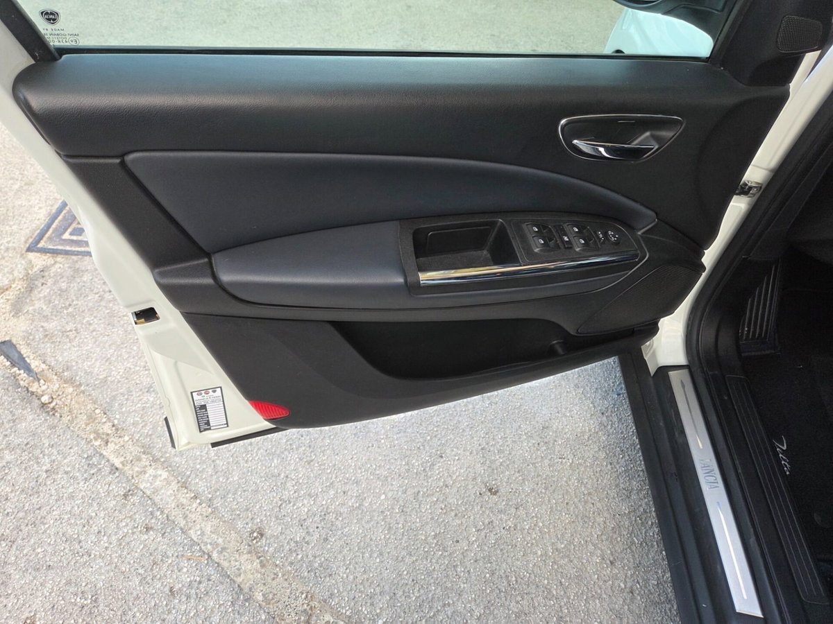 Lancia Delta 1.6 MJT DPF Gold (10)