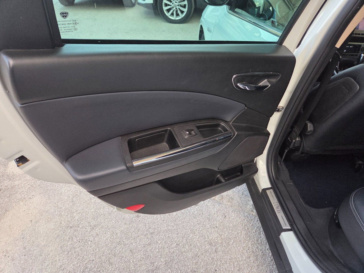 Lancia Delta 1.6 MJT DPF Gold (13)