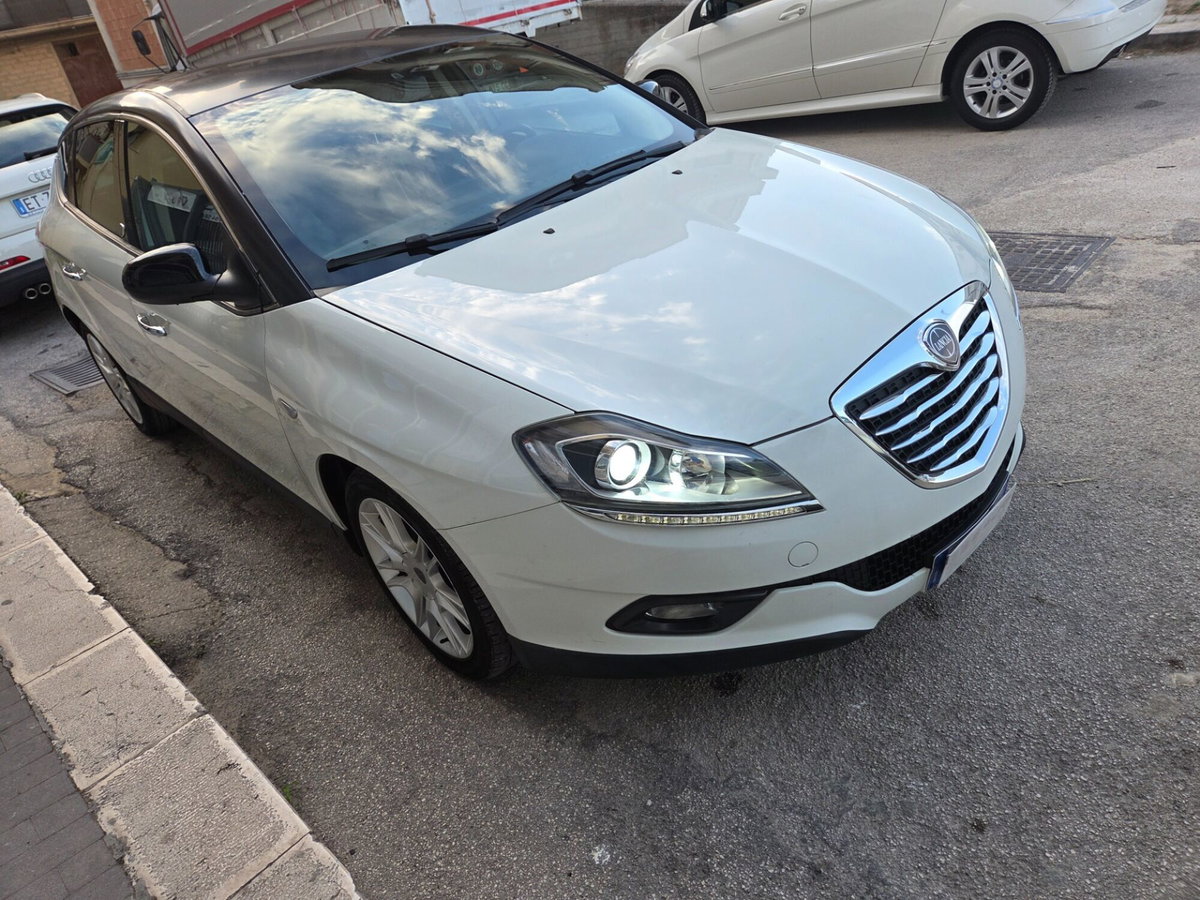 Lancia Delta 1.6 MJT DPF Gold (2)