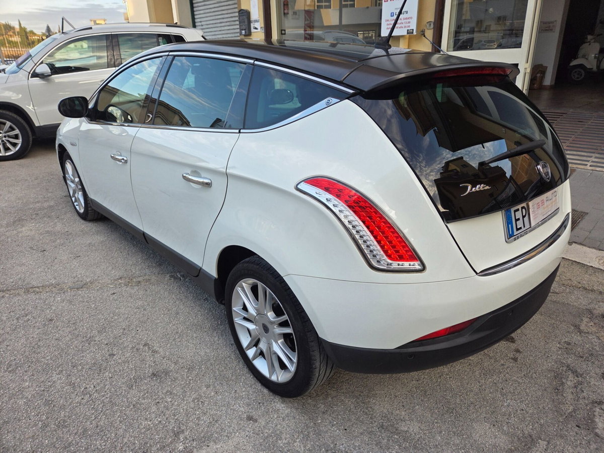 Lancia Delta 1.6 MJT DPF Gold (6)